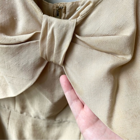 Vintage 1960s gold silk handmade sheath dress with front bow bodice detail - Picture 12 of 13